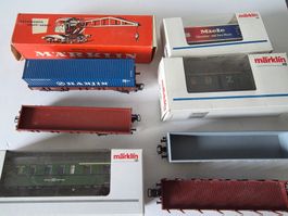 9 Stück Märklin Personen- und Güterwagen
