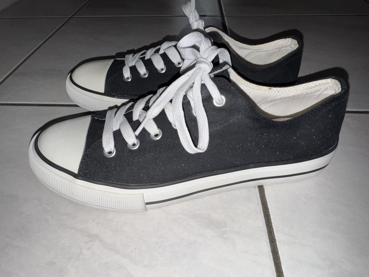 Scarpe da donna: Schwarze Stoffschuhe, Grösse 40 – Usato da Hergiswil NW venduto da kaufe_bei_kaufmann 1