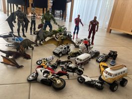 Grosse Spielzeug-Sammlung für Kinder und Schleich Dinos