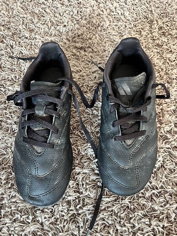 Adidas Herrenschuhe: Fußball Schuhe von Adidas, Größe 34 – Gebraucht aus Winterthur von Steffiline