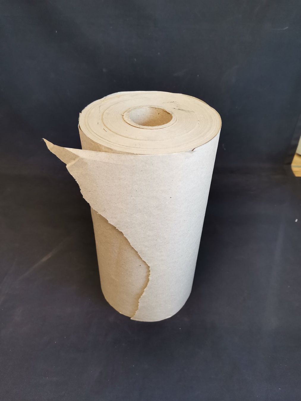 Carta: Abdeckpapierrolle, Papierrolle, Abdeckpapier Rolle, Maler – Usato da Wiedlisbach venduto da materialkreislauf