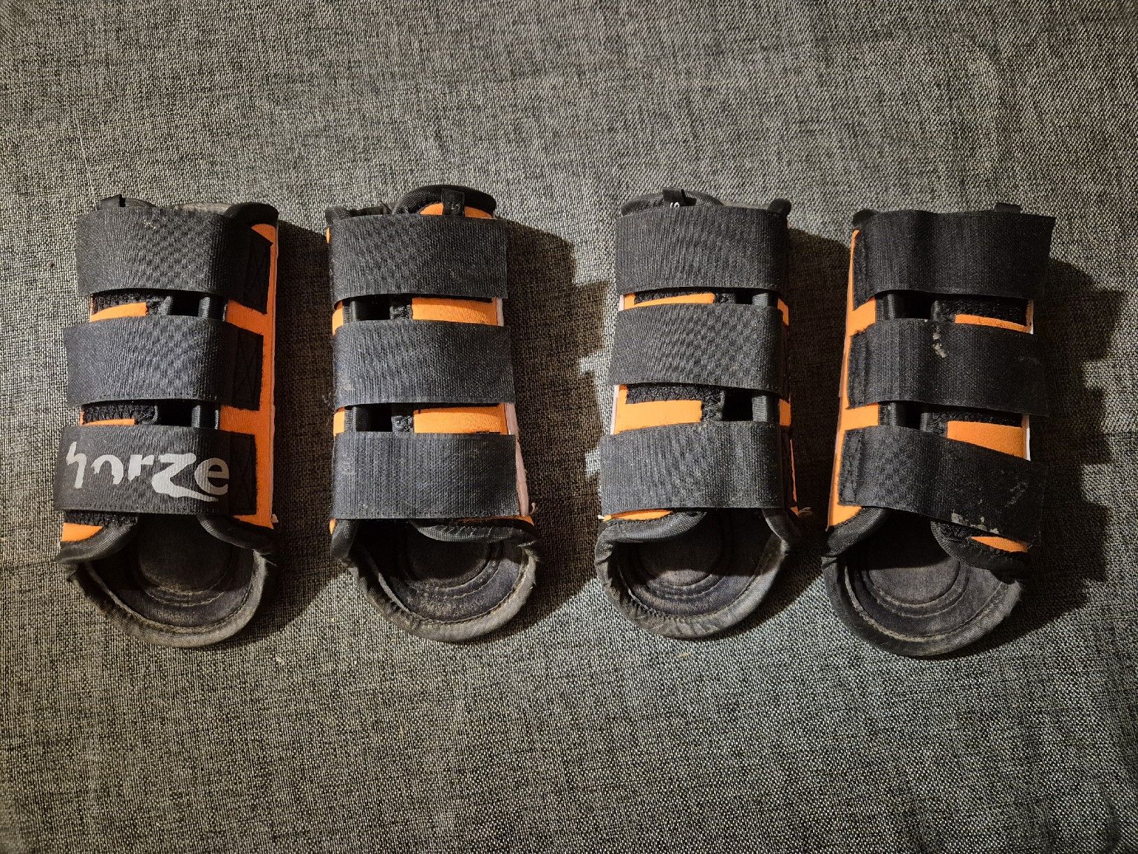 Stinchiere & Fasciature: Horze Leucht Gamaschen Pony – Usato da Meggen venduto da Orrinka20