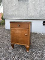 Antik / Vintage Nachttisch mit Glasabdeckung & Schublade