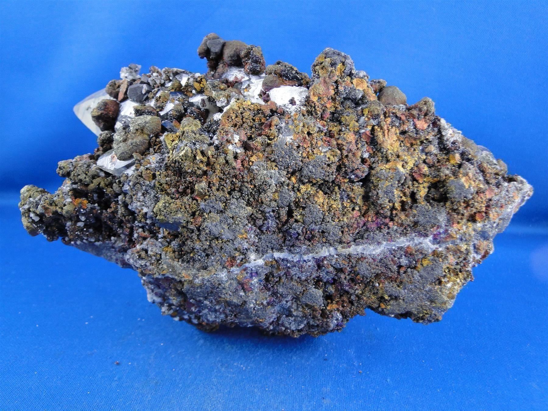 Minerali & Pietre curative: Calcit mit Chalkopyrit und Galena – Usato da Schinznach Bad venduto da Demerald 7