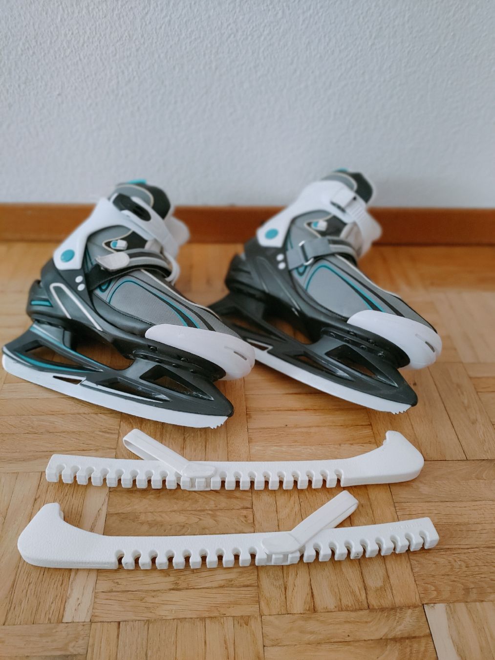 Pattini da ghiaccio: Schlittschuhe Damen, Gr.42 – Usato da Niederuzwil venduto da bemo_79 1
