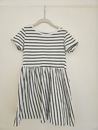 Hübsches Sommerkleid, Gr. 116