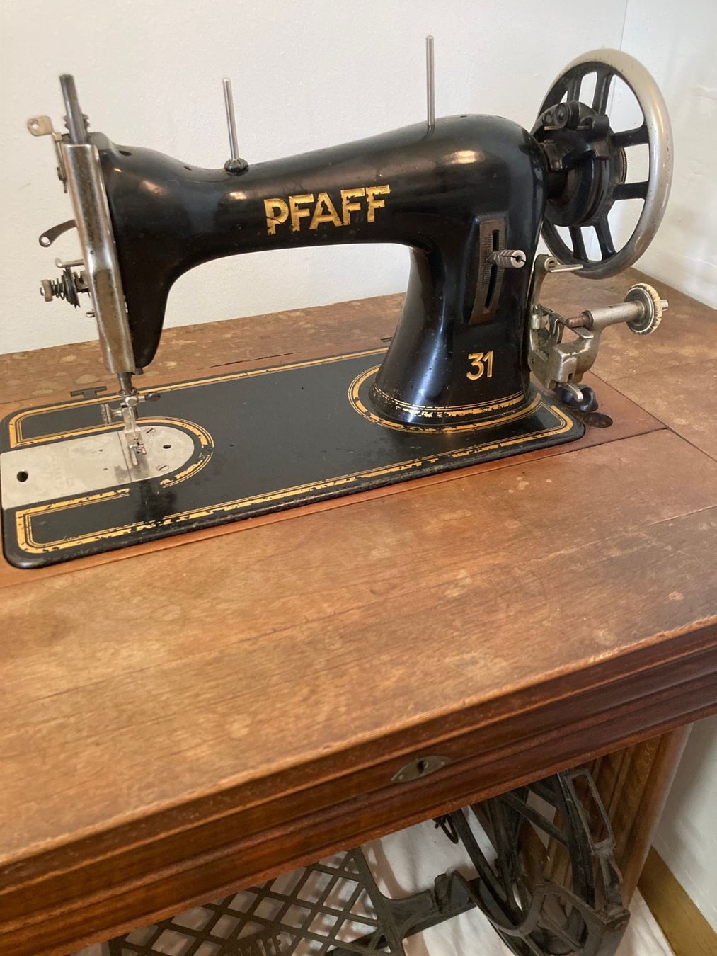 Pfaff Macchine da cucire: Pfaff 31 Tischnähmaschine – Usato da Basel venduto da JBucher01