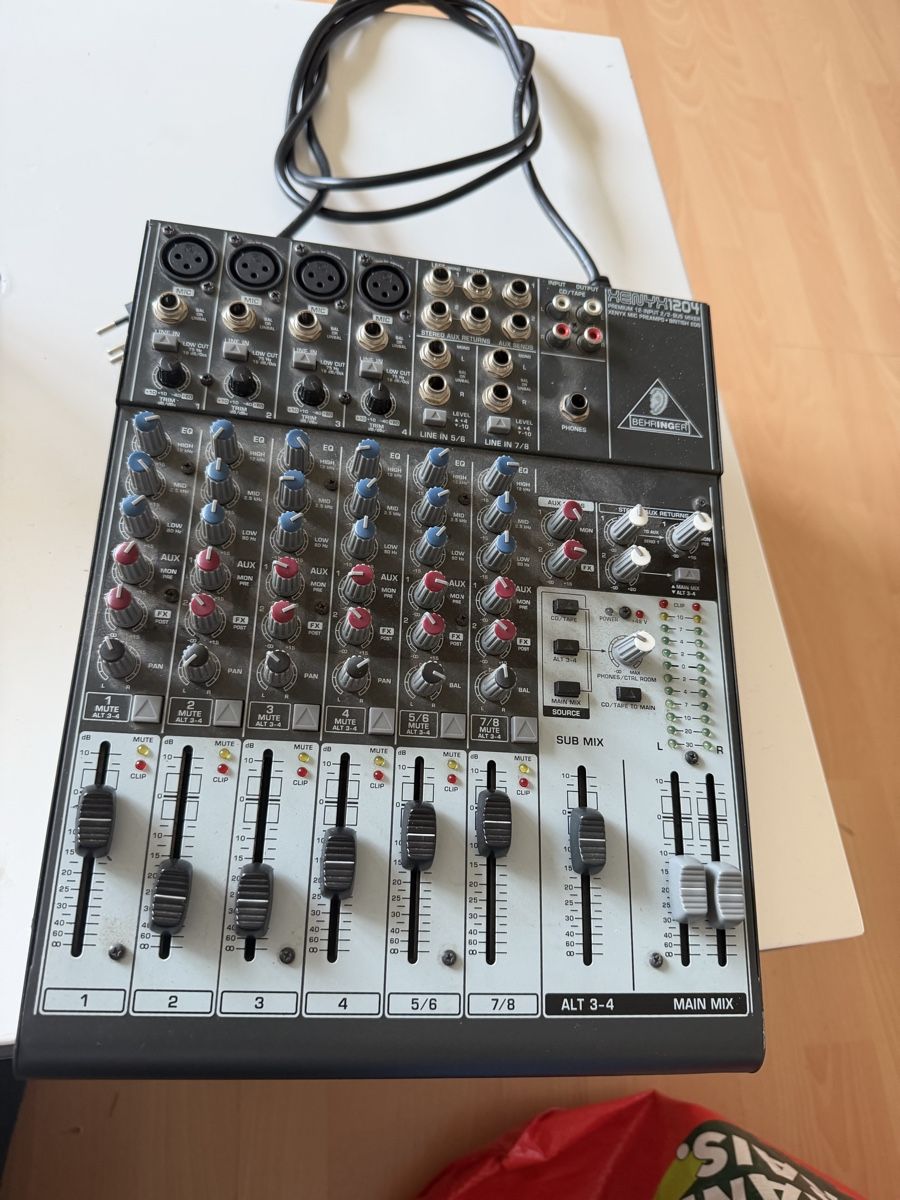 Behringer Console di mixaggio: Behringer XENYX 1204 Mixer – Usato da Baden venduto da noli.r