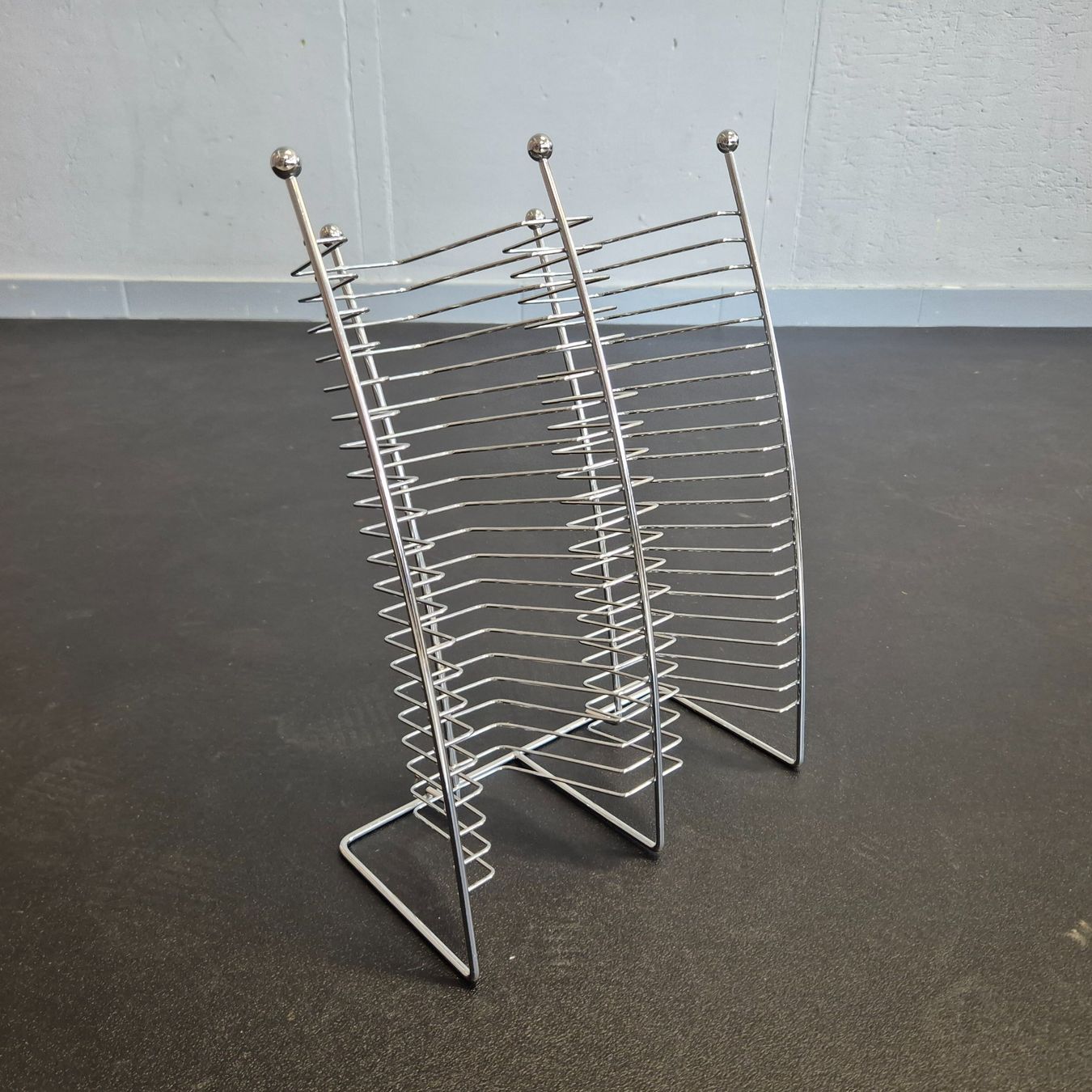 Scaffali: CD-Ständer CD-Regal Metall Chrom Tisch- Regal 40 CD – Usato da Nottwil venduto da Wondewa-Shop 4