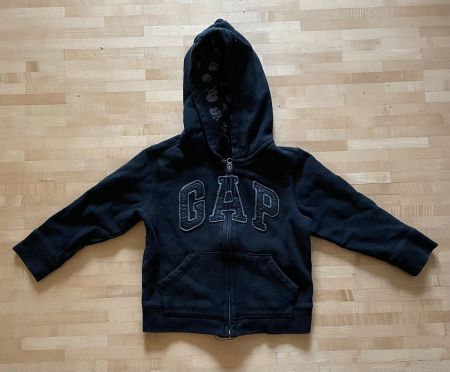 GAP Kapuzenpullover schwarz Gr. 110 für 4 Jahre