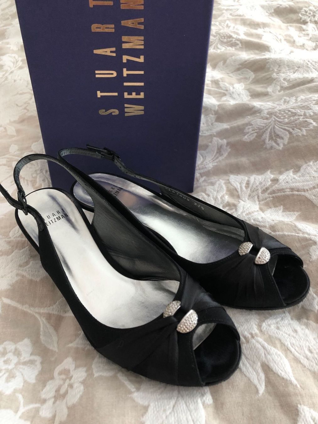 Stuart Weitzman Scarpe da donna: Stuart Weitzman Satin Slingbacks – Nuovo (secondo la descrizione) da Zürich venduto da erica72 2