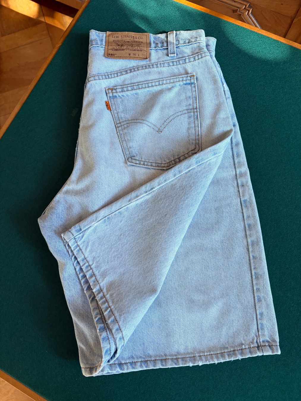 Levi's Jeans: LEVI'S VINTAGE Bermudashorts Größe 36 – Usato da Interlaken venduto da Bona55