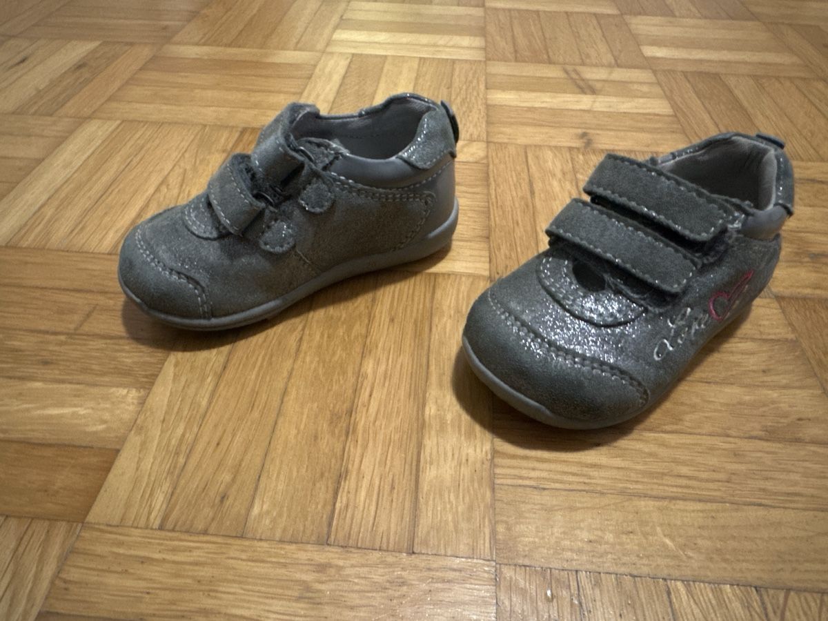 Scarpe per ragazzi: Kinderschuhe Sneaker grau Grösse 20 – Usato da Männedorf venduto da kek_n8pr 2