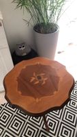 Table d'appoint vintage avec marqueterie florale