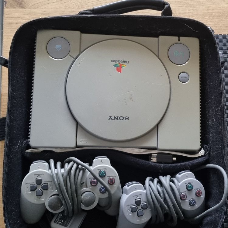 Photo : PlayStation : un sac officiel pour les 20 ans de la console - PureBreak