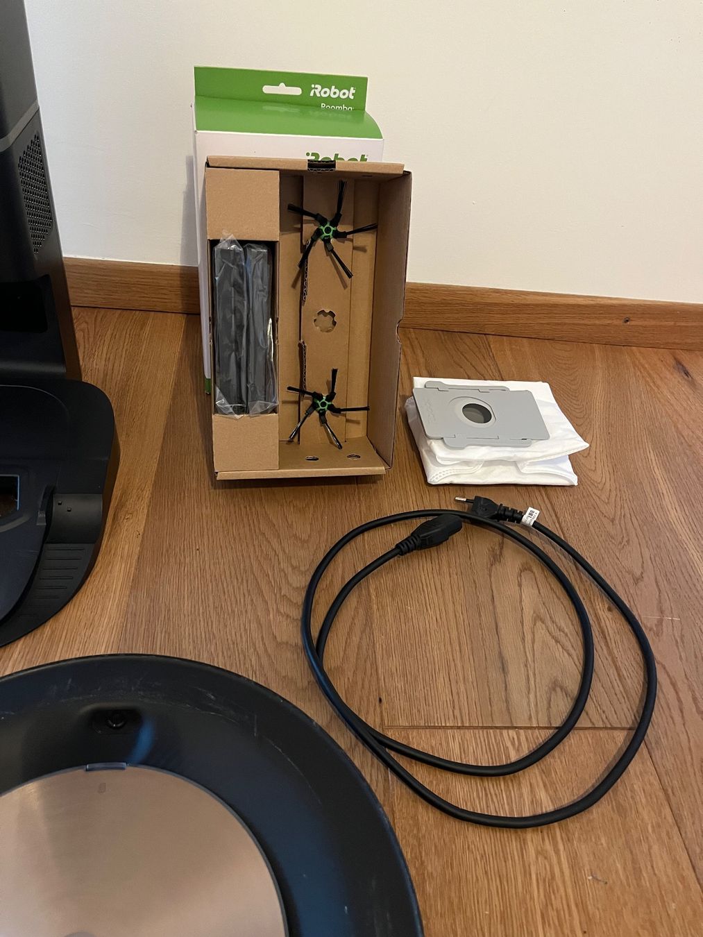 Irobot Aspirapolveri & Accessori: iRobot Roomba s9+ with docking station used – Usato da Lausanne venduto da OndrejV 4