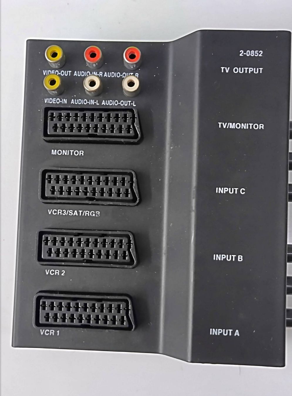 Componenti elettronici: Scart Umschaltbox 2-0852 ab 1 Fr. – Usato da Wilen b. Wollerau venduto da Edals 2