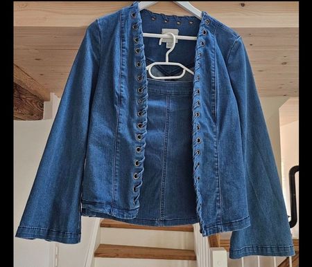 Guess blazer and skirt