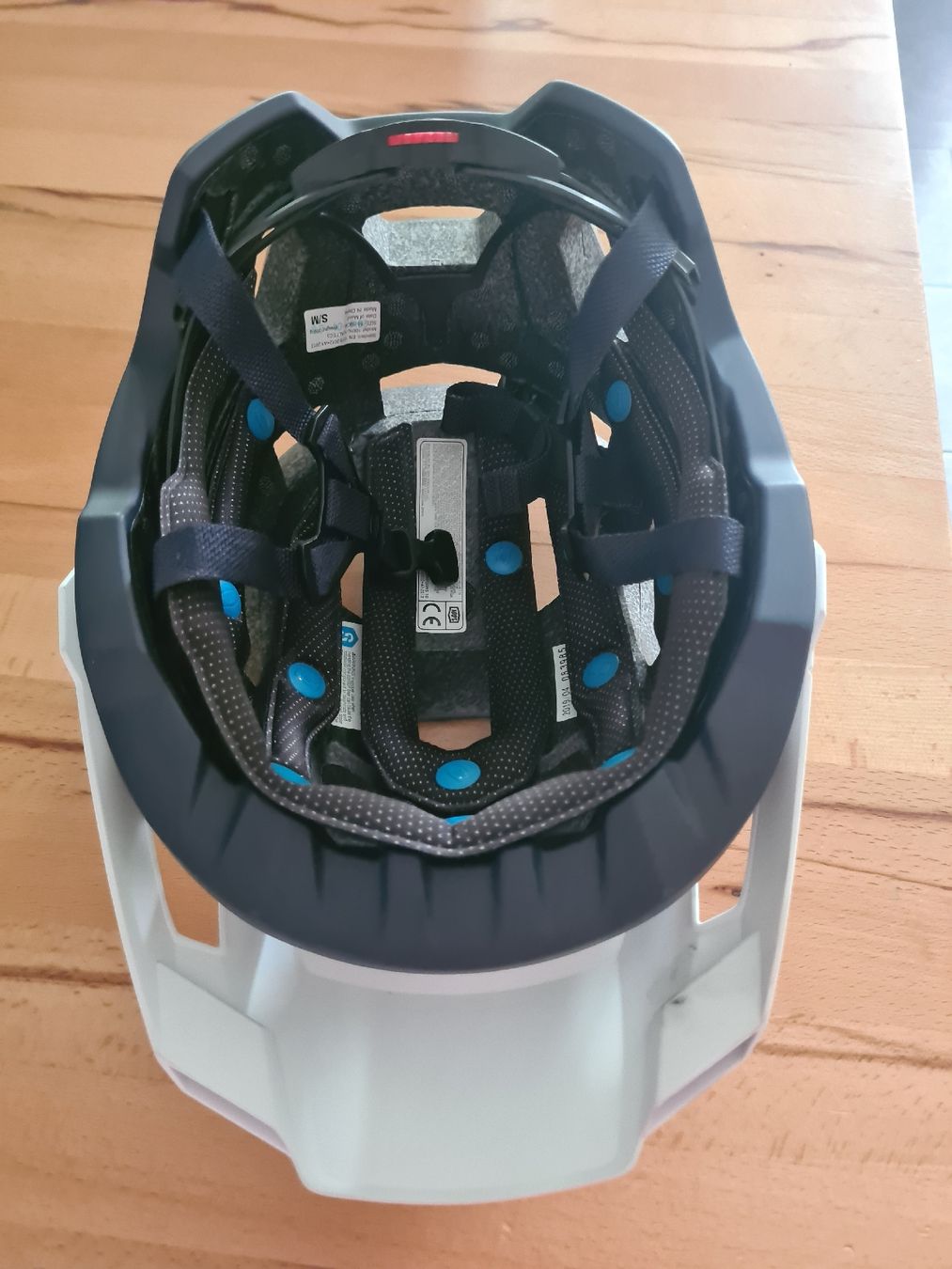 Helme: Velohelm 100% – Neu (gemäss Beschreibung) aus Schlatt ZH von Deiali 4