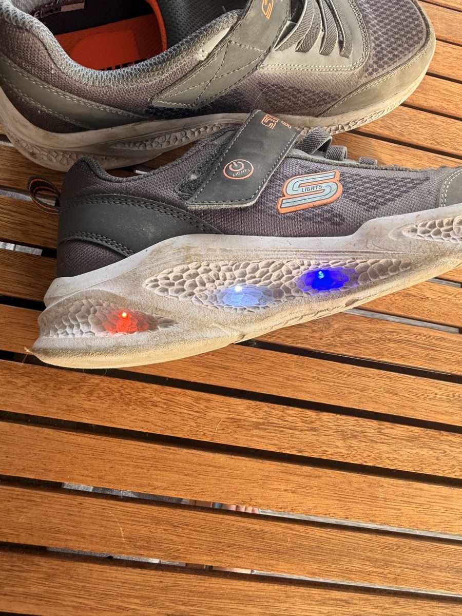 Skechers Scarpe per ragazzi: Sketches mit LED in Gr. 36 – Usato da Rotkreuz venduto da ZG6343 2
