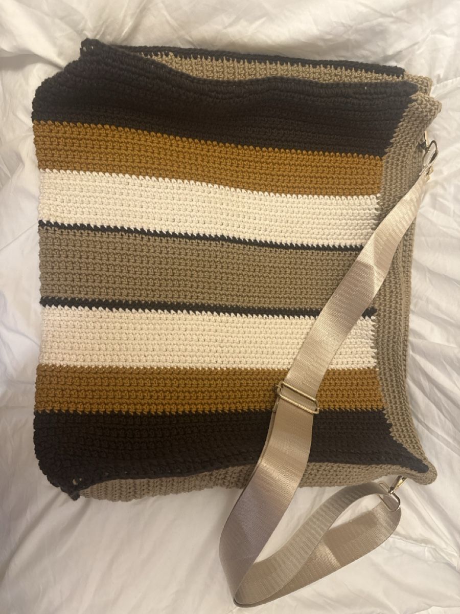 Sacs: Gehäkelte Tasche gestreift mit Tragegurt neu – Neuf avec emballage d'origine à Ebikon par Minimelili11 1