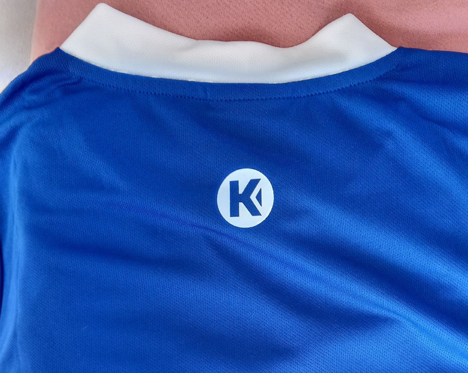 T-shirt: Neues Fussball Shirt / M – Usato da Rorbas venduto da siramad 4
