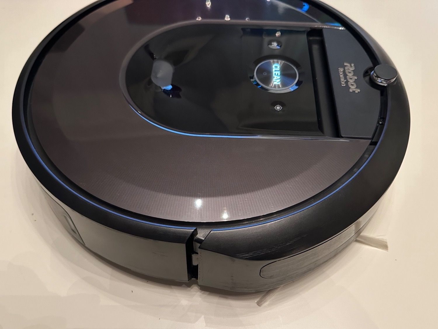 Irobot Staubsauger & Zubehör: IRobot Roomba I7 – Gebraucht aus Luzern von  4