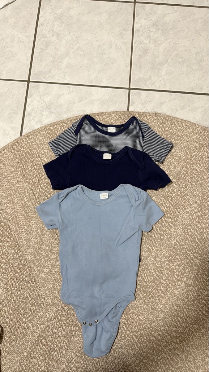 Lotti & Set di vestiti: Baby Bodysuits Bundle, Size 98-104 Summer Essentials – Usato da Effretikon venduto da lio_gjr8