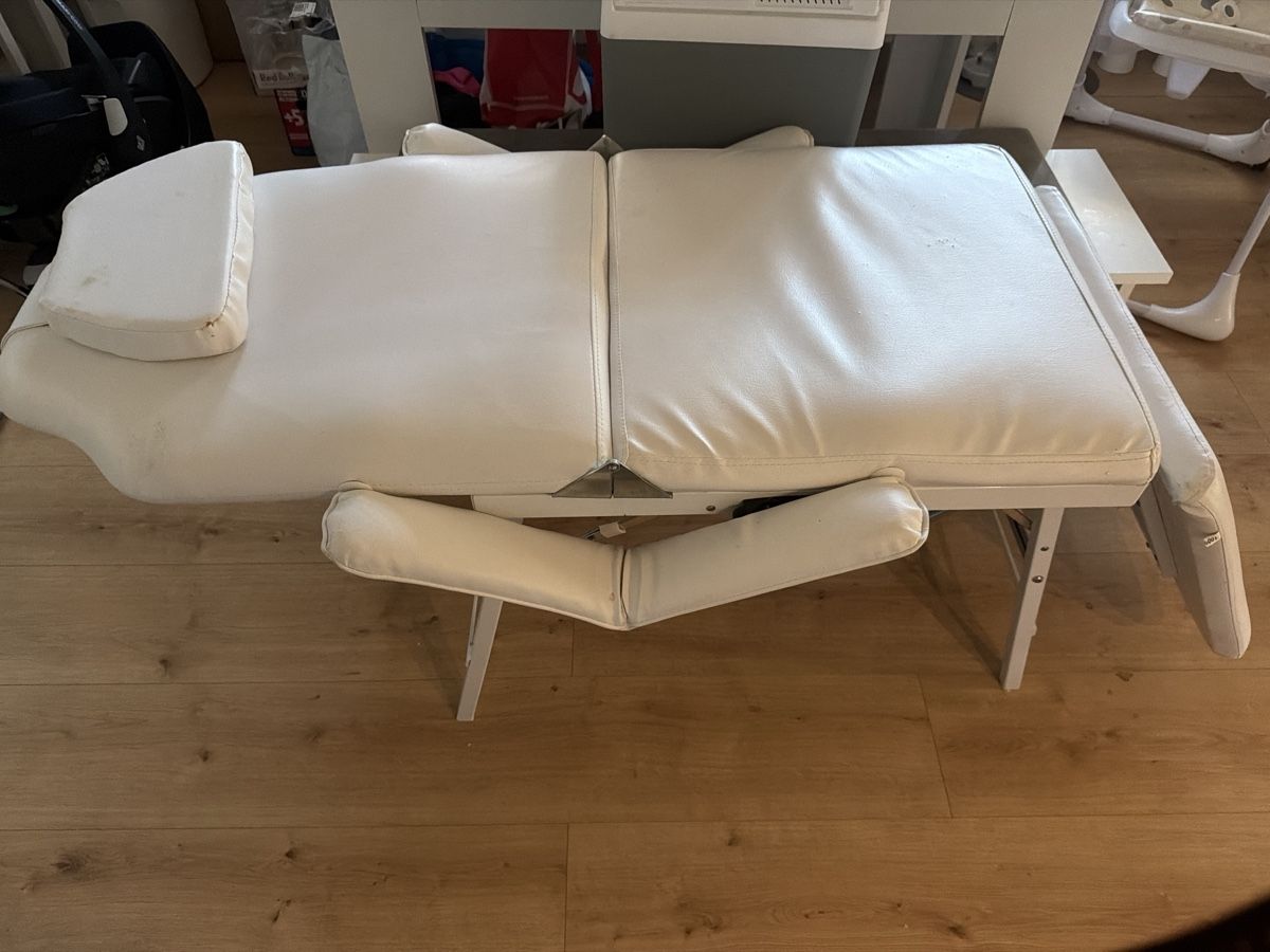 Kosmetik-& Massageliegen: Massage / Kosmetik Liege – Gebraucht aus Schleitheim von ptksz 4