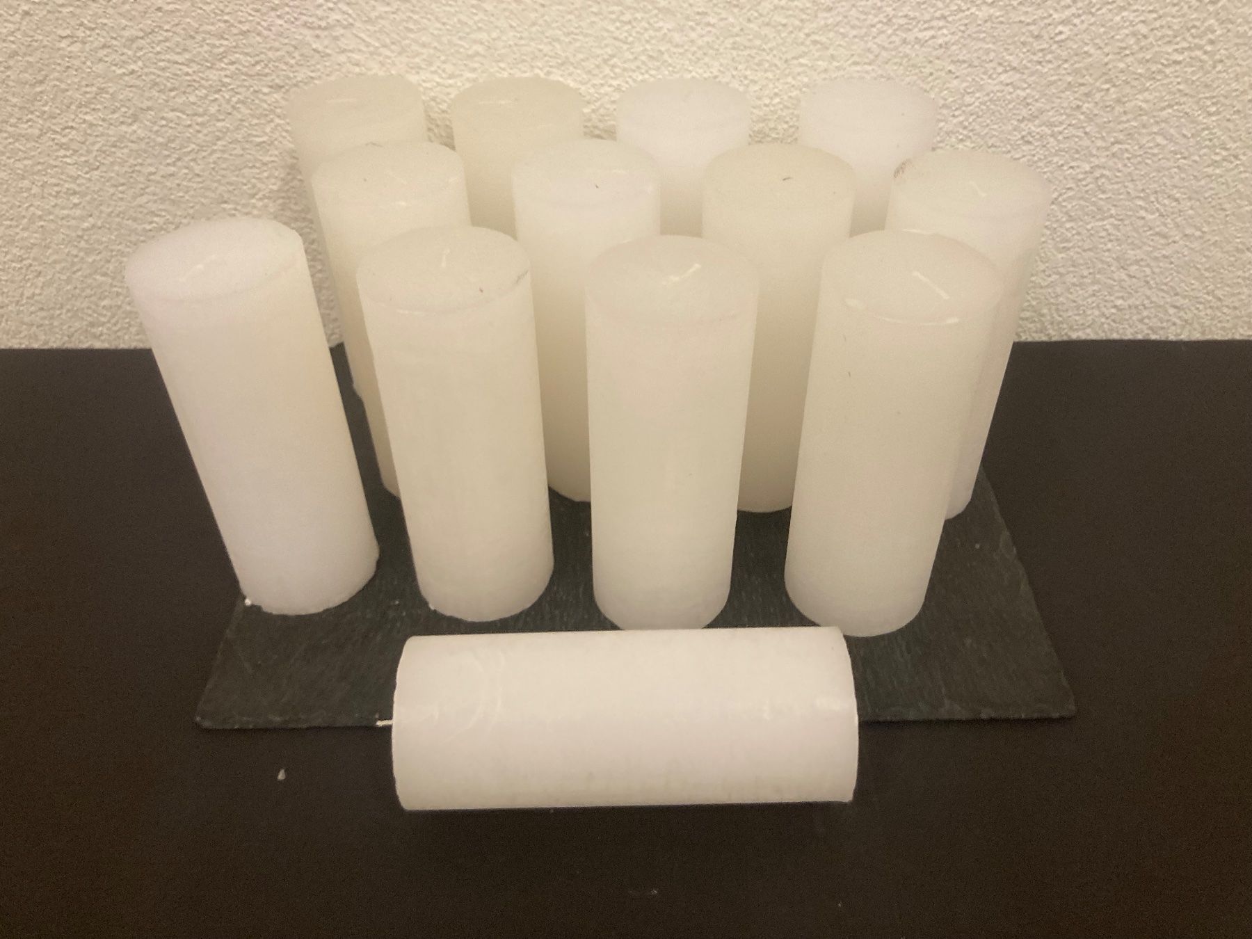Restposten Kerzen, weiss Raureif, ca. 7,8 Kilo ( 13 x 600g ) (Neu (gemäss Beschreibung)) in Neuenhof für CHF 12 – mit Lieferung auf Ricardo kaufen