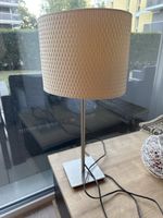 Tischlampe mit Papierschirm
