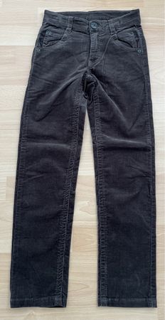 Nagelneue braune Cordhose Gr. 134