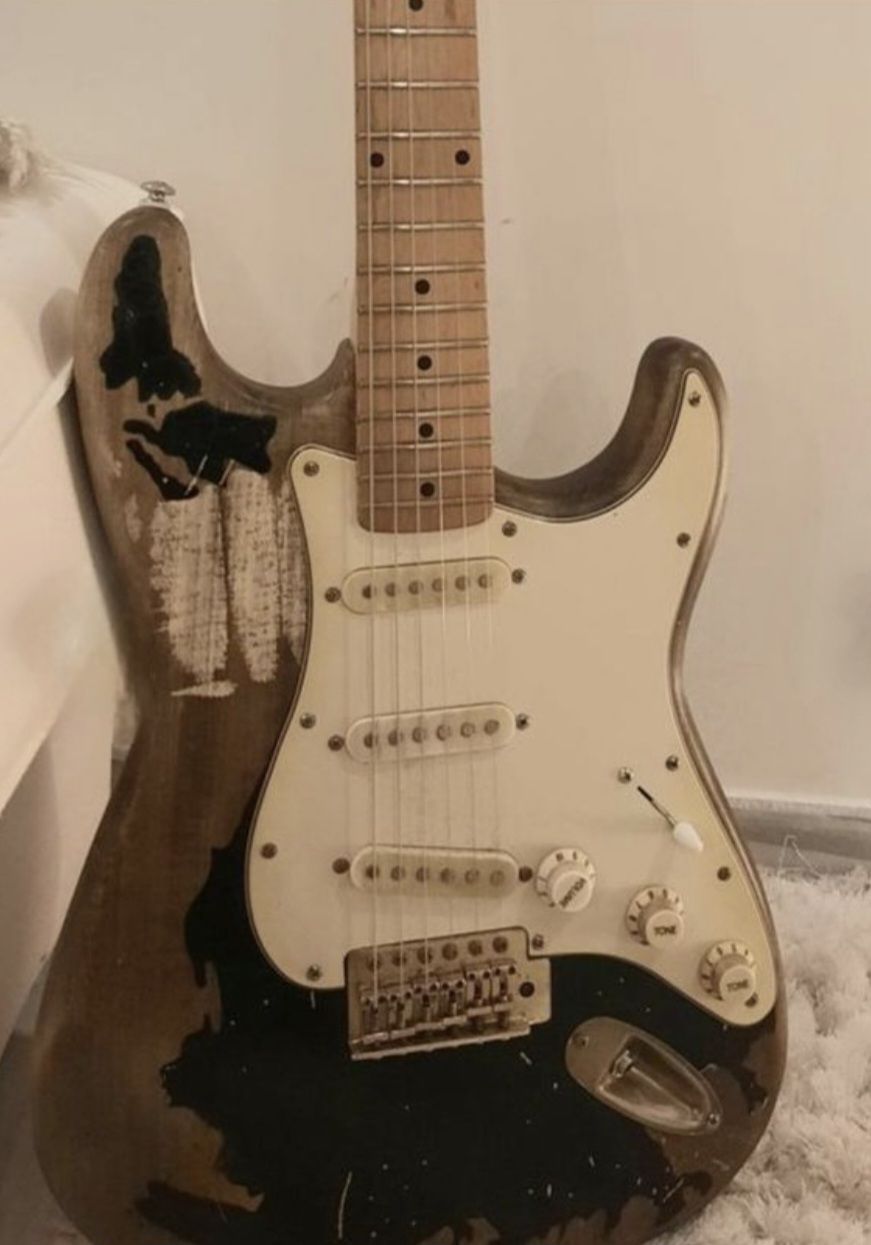 Strumenti musicali: Chitarra elettrica  Stratocaster Relic – Usato da Zürich venduto da dar74