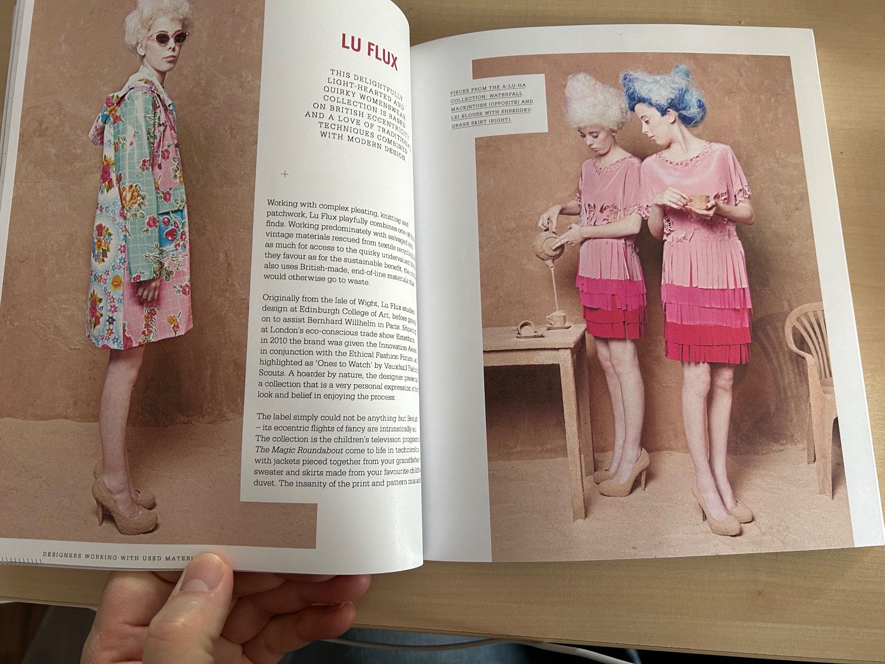 Bücher: Sass Brown: ReFashioned. Clothing from Upcycled Materials – Gebraucht aus Aarau von R-O-G-E-R 3
