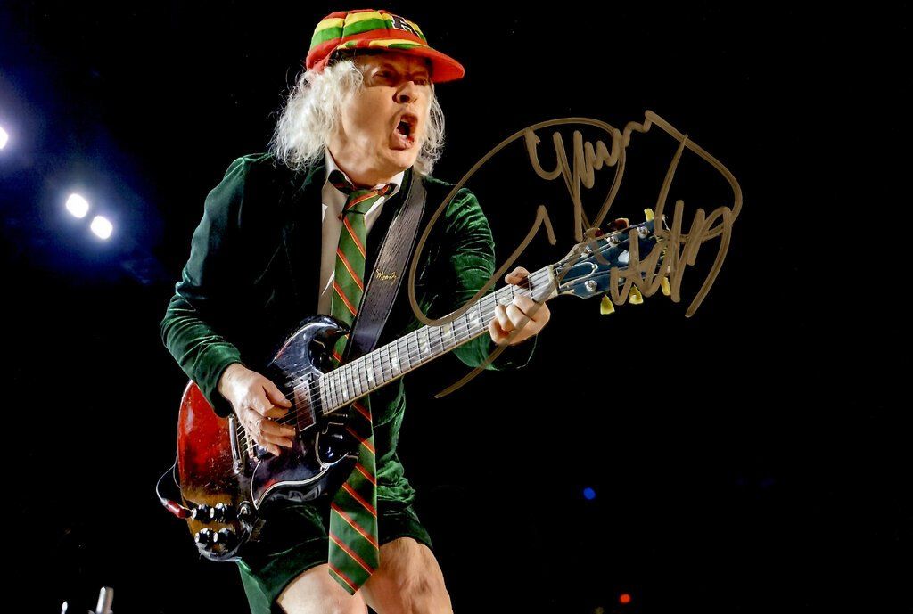 Autogramme: Angus YOUNG / TOP AUTOGRAMM – Gebraucht aus Egg b. Zürich von Dbunny