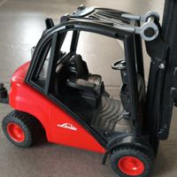 Bruder Spielzeug Gabelstapler Linde H30 rot neuwertig