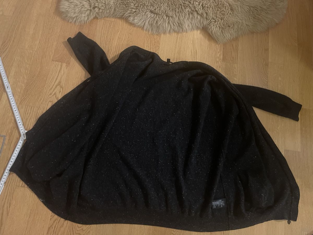Cos Pullover & Sweatshirts: Pullover/COS Cardigan schwarz Gr. S Oversize kuschelig – Gebraucht aus Rüschlikon von Lajniii 9