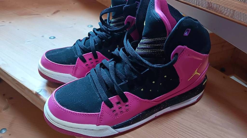 Scarpe da donna: Jordan, gr 38 – Usato da Schüpfheim venduto da pepper03 1