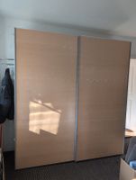 Schiebetür-Schrank in Holz-Optik