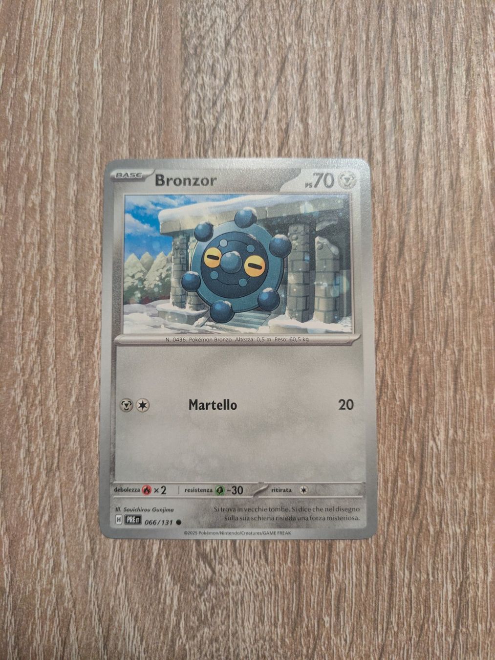 Pokémon Carte collezionabili: BRONZOR, PRISMATIC EVOLUTIONS, 66, 2025, COM, ITA, NM/MT – Usato da Losone venduto da AlpineLayer