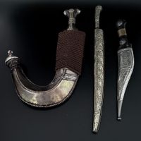 3 orientalische Dolche