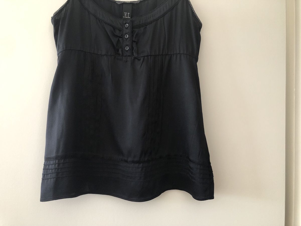 H&M Top: Top en satin H&M – Nuovo (secondo la descrizione) da Onex venduto da kattrina 1