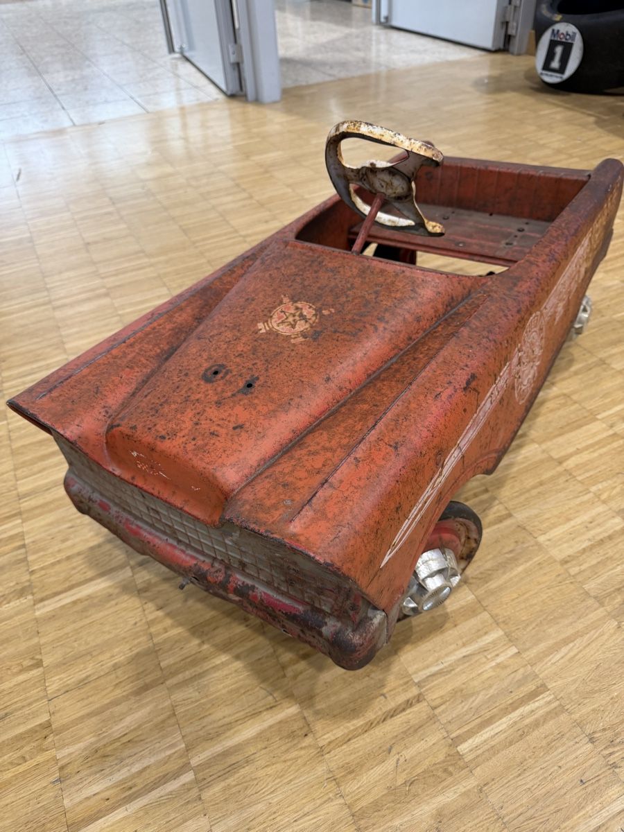Spielzeuge: Pedal Car Vintage Fire Chief – Gebraucht aus Ecuvillens von mcw_lx9j