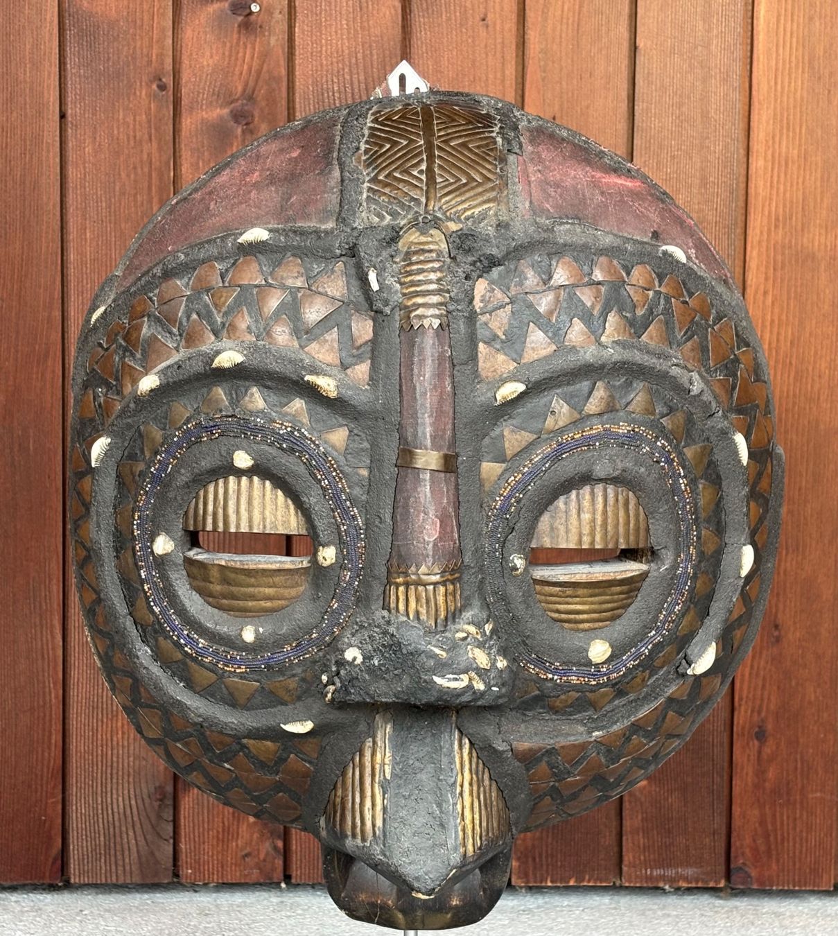Internationale Kunst: Afrikanische Stammesmaske reich verziert, schönes Dekostück – Gebraucht aus Lüchingen von Eeizo 1
