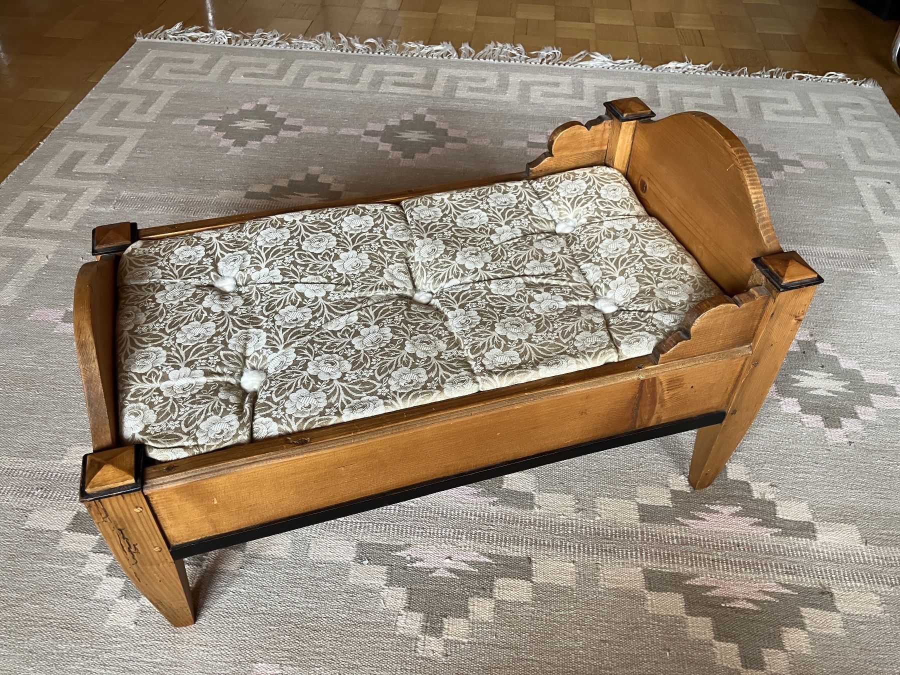 Spielzeuge: Puppenbett im Biedermeier-Stil – Gebraucht aus Oberegg von Najen751 1