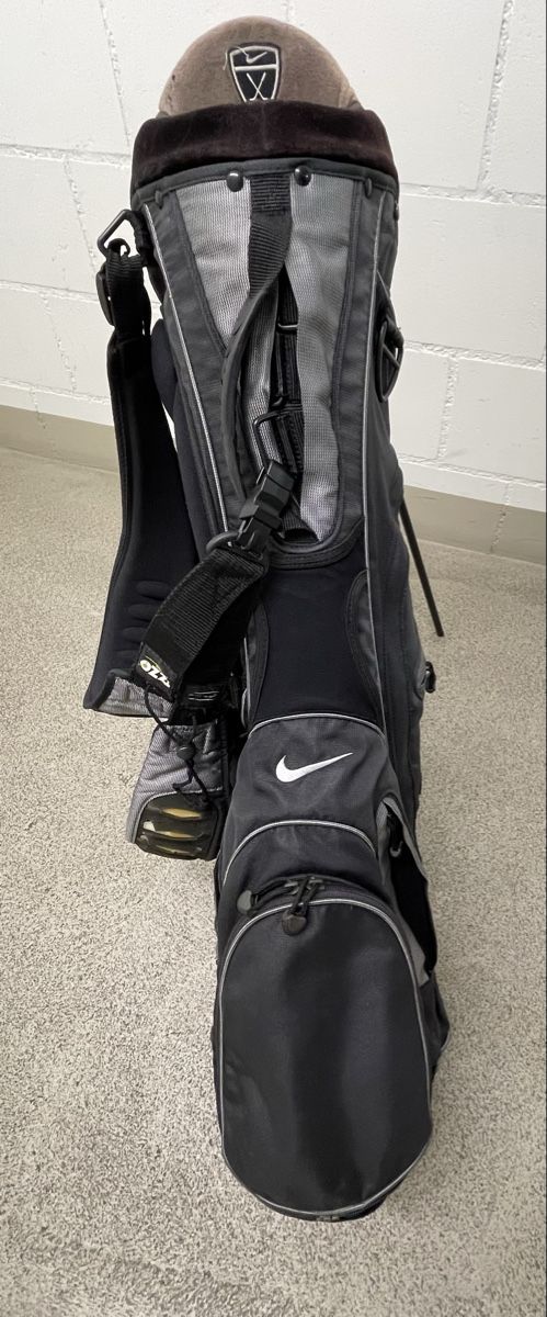 Nike Taschen: Nike Golf Standbag – Gebraucht aus Steffisburg von santra 1