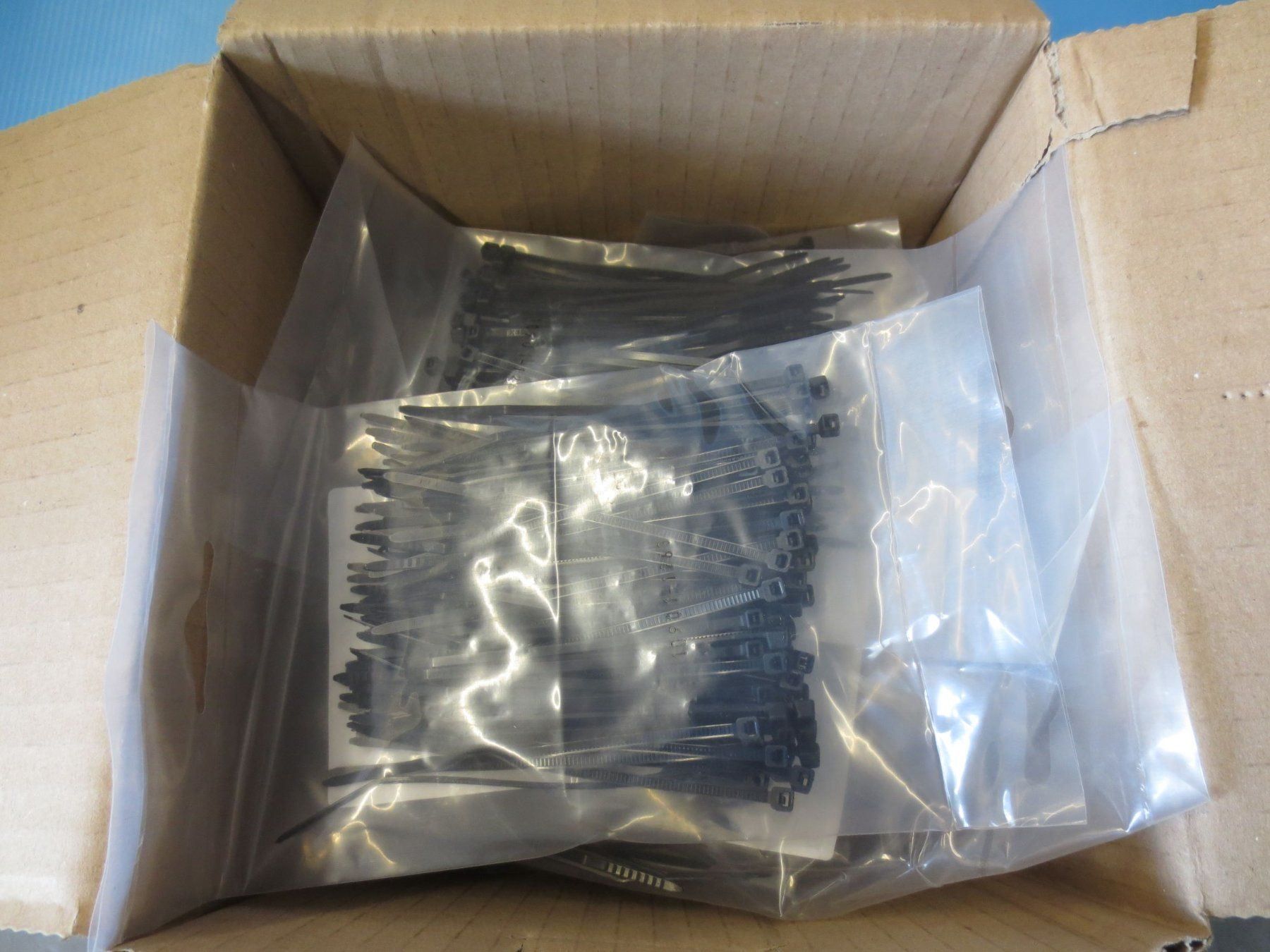 Cavi: 10 Pack Total 1000S. Kabelbinder schwarz – Nuovo e nell'imballaggio originale da Sulz LU venduto da Elektrofachverkauf