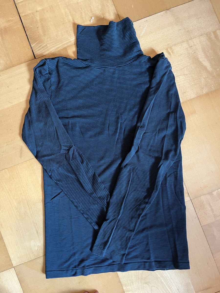 Pullover & Sweatshirts: Rollkragenpullover gestreift Grösse S neuwertig – Gebraucht aus Kerns von lau_z7vm