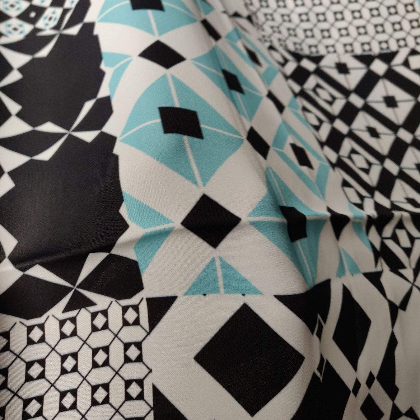 Tessuti: Viskose Cady von Isabell Marant 2x1.4m Square – Nuovo (secondo la descrizione) da Lufingen venduto da Voyager7 1