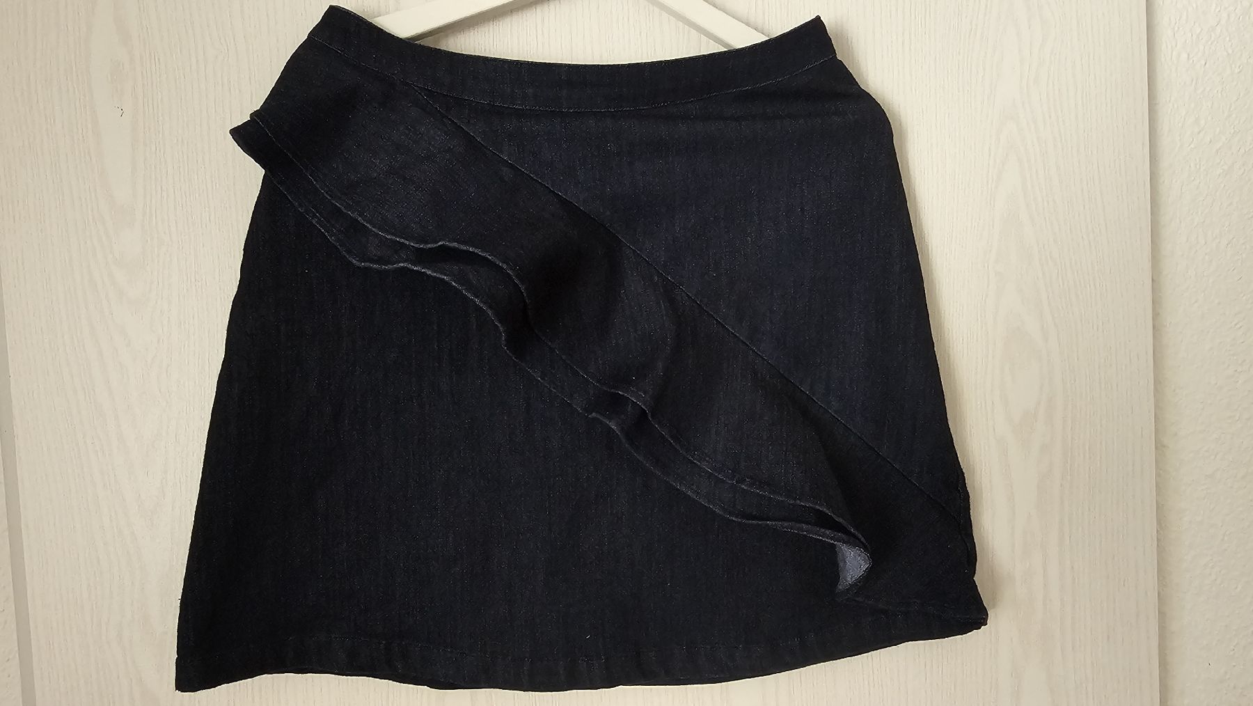 Esprit Gonne: EDC by Esprit Jeansrock Gr. 36 mit Rüsche – Usato da Ebnat-Kappel venduto da ani_fq2z